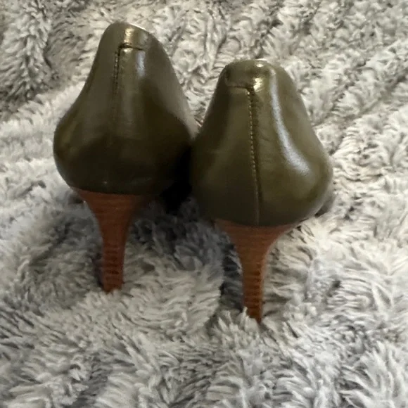 Elegant Olive Green Women's Pumps - Picture 5 of 7